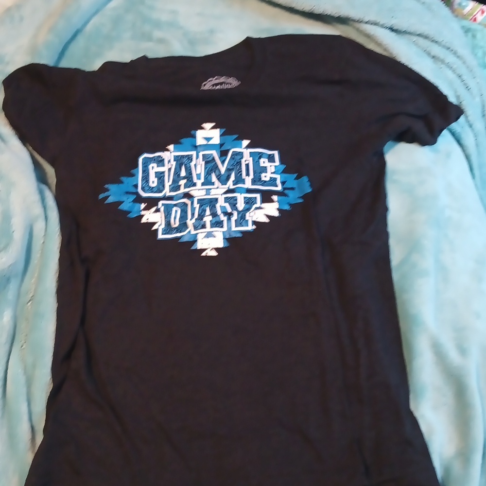 Black shirt that says game day